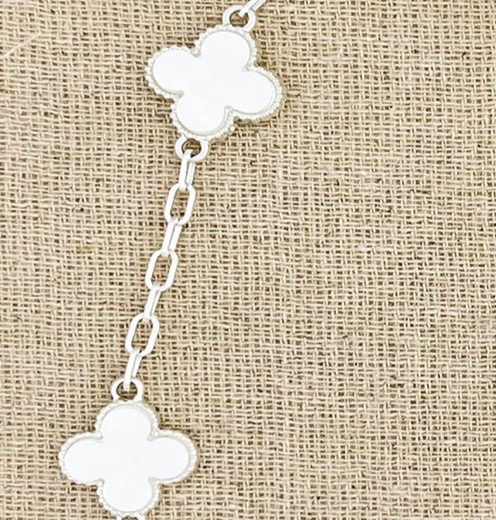 Short silver and pearl white clover necklace