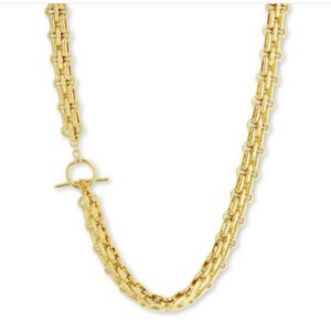 This chunky gold vintage chain necklace is the perfect statement gold chain. This short necklace sits well with pendants or on its own. Match it with the Saffron bracelet for a contemporary set. THE FINER DETAILS 18 carat gold plated brass T-bar detailing Handcrafted by skilled artisans SIZE, FIT AND CARE 46 cm length Loop and T-bar fastening